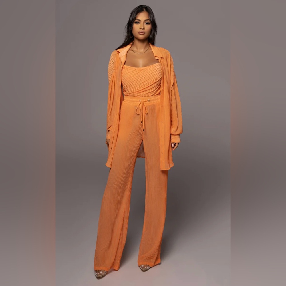 NWT sold out 3 piece JLUXLABEL outfit. Medium size
